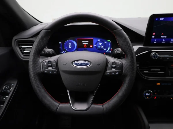 Ford Kuga (2022) — foto 39 van 41