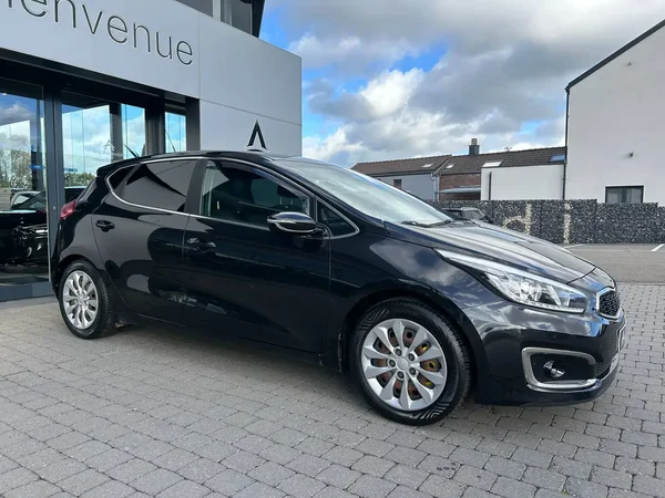 Kia Ceed (2016) — foto 8 van 19