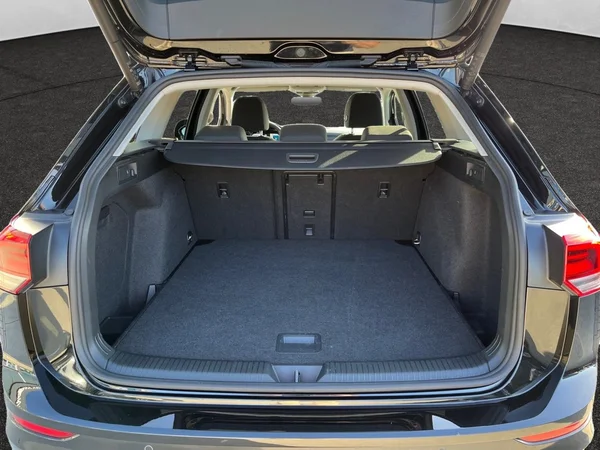 VOLKSWAGEN Golf VIII SW (2024) — foto 20 van 22