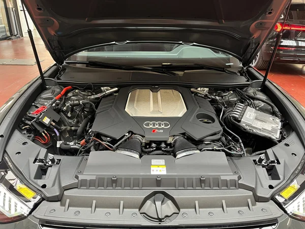 AUDI RS6 Avant (2025) — foto 2 van 18