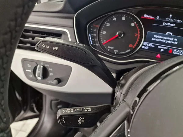 Audi A4 (2023) — foto 5 van 16