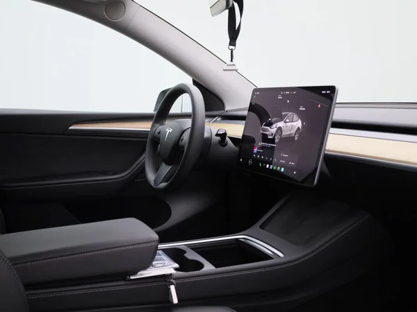 Tesla Model Y (2023) — foto 28 van 43