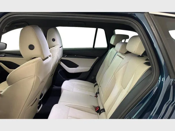 Skoda Octavia Combi (2023) — foto 4 van 15