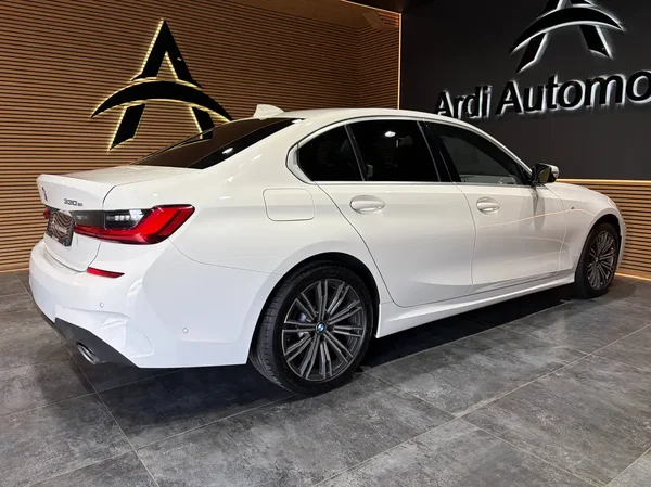 Bmw 330 (2020) — foto 28 van 36