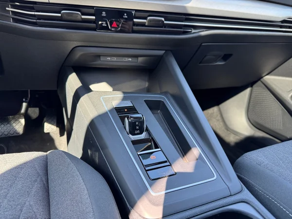 VOLKSWAGEN Golf VIII SW (2024) — foto 7 van 12
