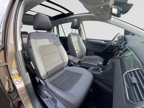 VOLKSWAGEN Golf Sportsvan (2018) — foto 18 van 22