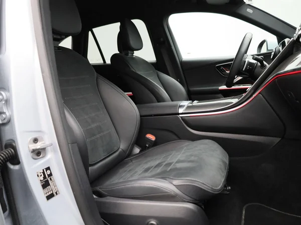 Mercedes-Benz GLC (2025) — foto 32 van 46