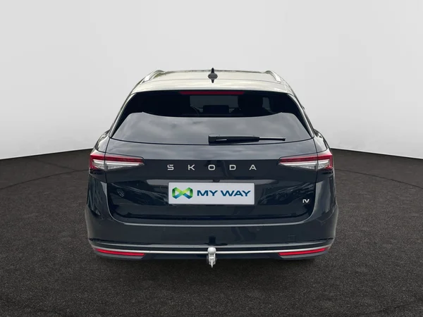 SKODA Superb Combi PHEV (2025) — foto 9 van 14