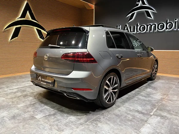 Volkswagen Golf (2018) — foto 20 van 25