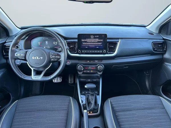 KIA Stonic (2024) — foto 6 van 33