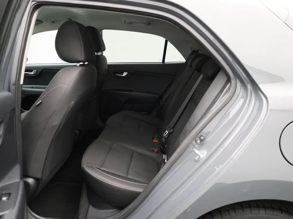 Kia Rio (2023) — foto 2 van 37