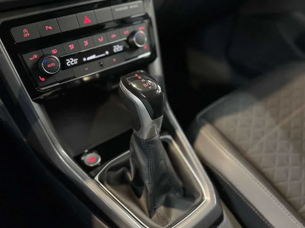 Volkswagen T-Cross (2019) — foto 2 van 16
