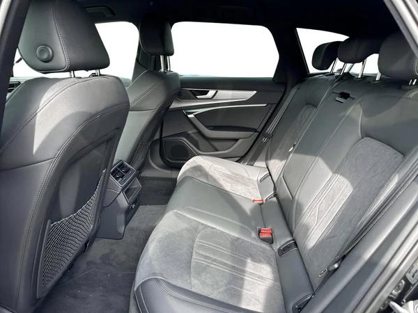 AUDI A6 Avant (2023) — foto 13 van 15