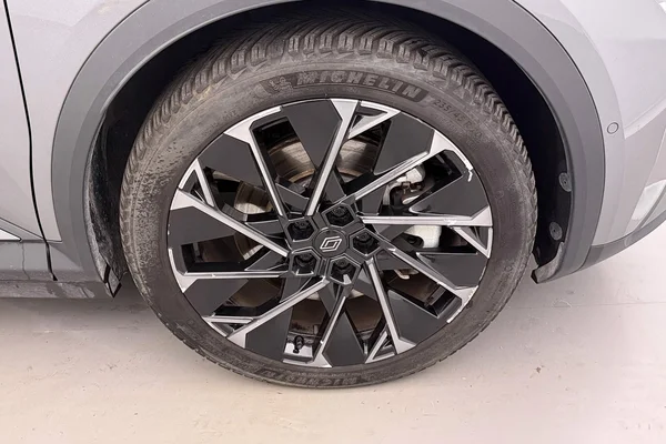 Renault E-Scenic E-Tech (2025) — foto 25 van 34