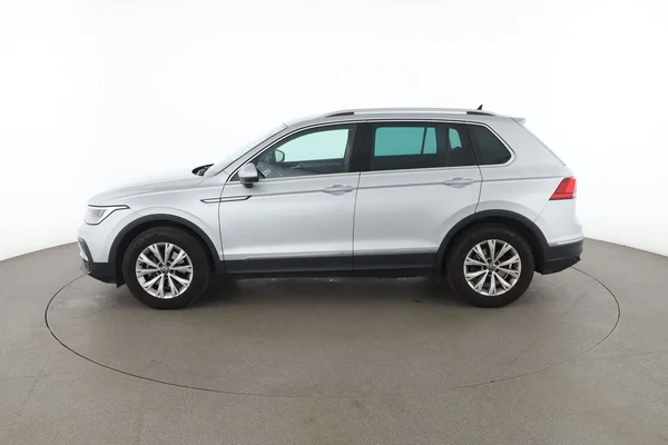Volkswagen Tiguan (2022) — foto 9 van 16