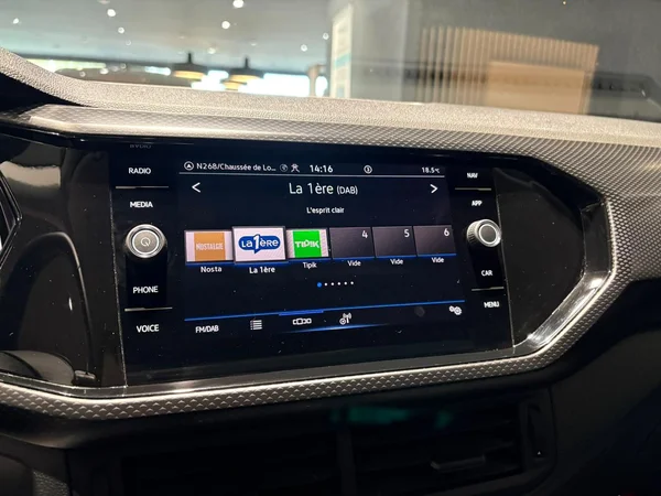 VOLKSWAGEN T-Cross (2024) — foto 4 van 18