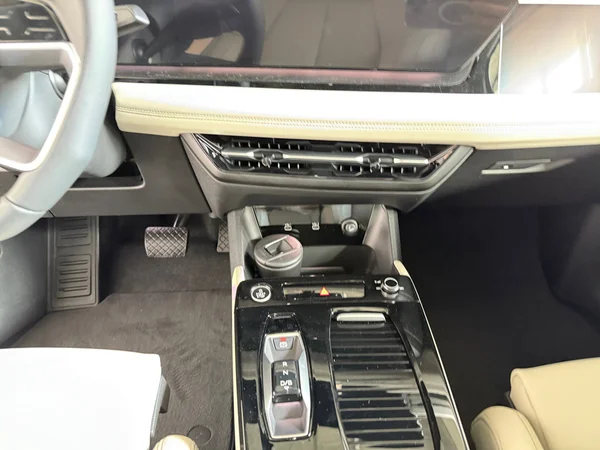 AUDI Q6 Sportback e-tron (2025) — foto 3 van 13