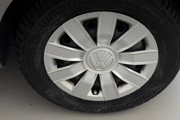 Volkswagen E-Up! (2020) — foto 14 van 28