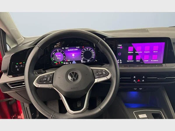 Volkswagen Golf VIII eHybrid (2021) — foto 3 van 15