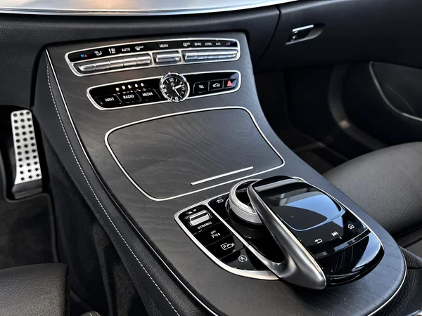 Mercedes-Benz E-Klasse (2020) — foto 6 van 21