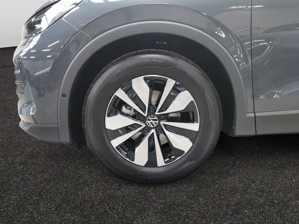 VOLKSWAGEN Tiguan (2026) — foto 10 van 15