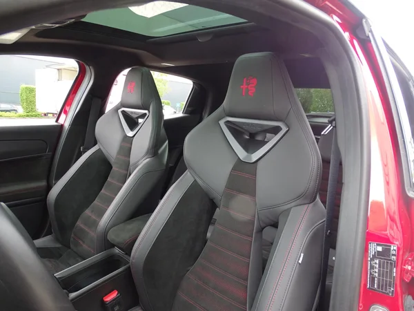 Alfa Romeo Junior (2025) — foto 5 van 31
