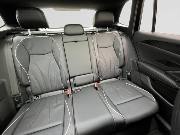 VOLKSWAGEN Tiguan (2025) — foto 9 van 24