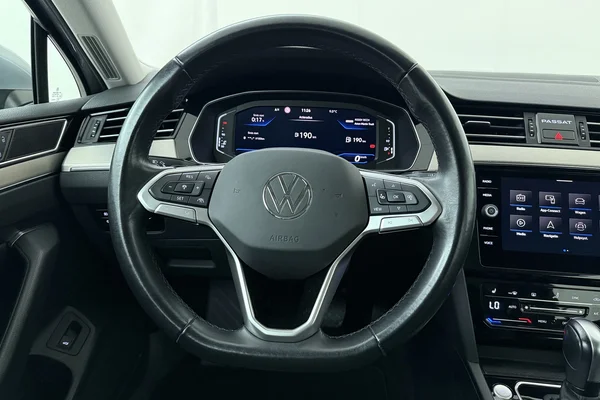 Volkswagen Passat SW (2023) — foto 2 van 19
