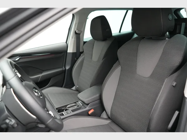 SKODA Octavia Combi (2023) — foto 15 van 30