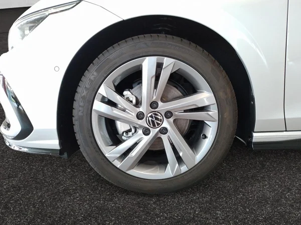 VOLKSWAGEN Golf VIII SW (2024) — foto 15 van 22