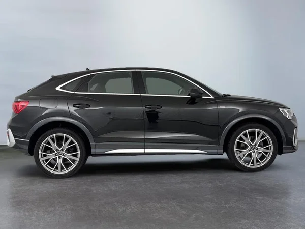 Audi Q3 (2022) — foto 35 van 35