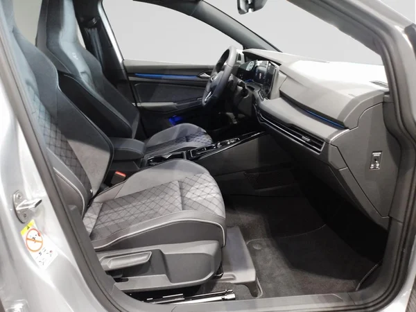 VOLKSWAGEN Golf VIII SW (2024) — foto 2 van 22