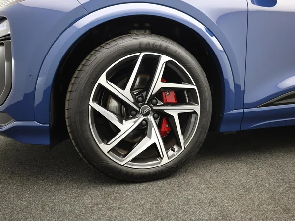 AUDI SQ6 e-tron (2024) — foto 4 van 27