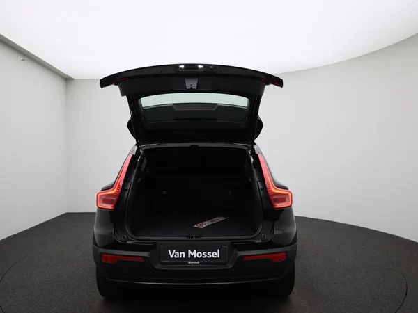 Volvo XC40 (2023) — foto 3 van 46