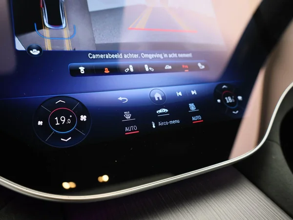 Mercedes-Benz EQE (2022) — foto 30 van 72