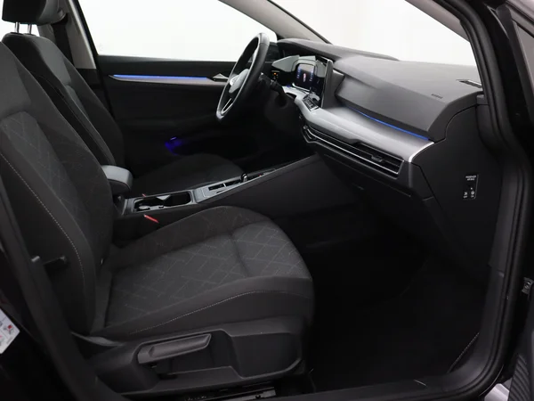 VOLKSWAGEN Golf (2024) — foto 3 van 28