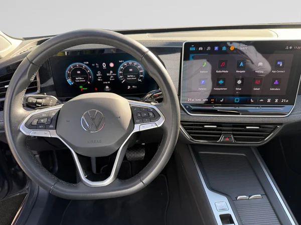 VOLKSWAGEN Passat SW (2024) — foto 6 van 22