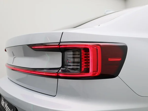 Polestar 2 (2022) — foto 27 van 40