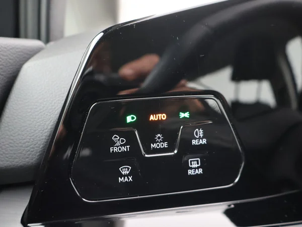 VOLKSWAGEN Golf VIII eHybrid (PHEV) (2024) — foto 17 van 25