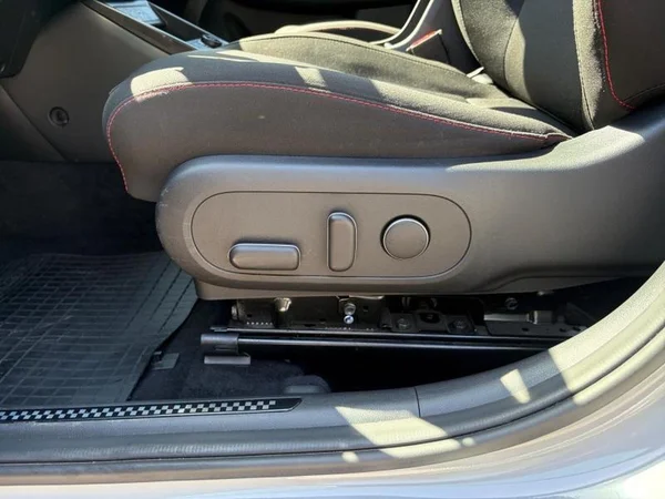 HYUNDAI Kona HEV (2023) — foto 25 van 31
