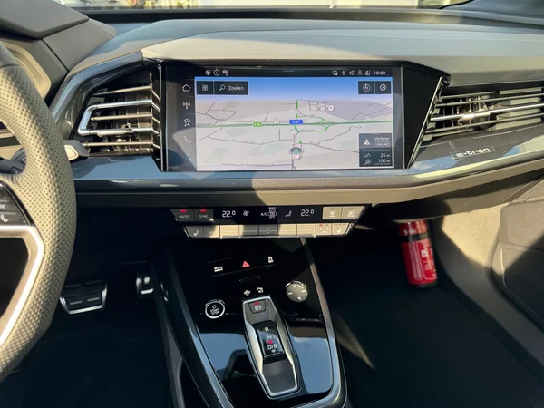 AUDI Q4 Sportback e-tron (2025) — foto 10 van 24