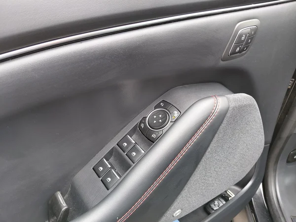 Ford Mustang Mach-E (2025) — foto 10 van 25