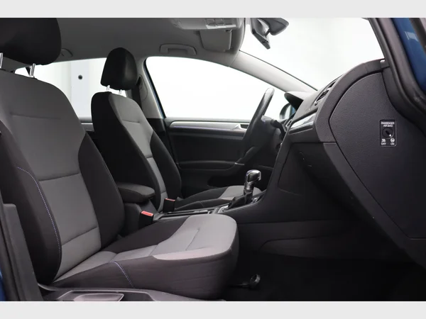 VOLKSWAGEN e-Golf (2016) — foto 3 van 24