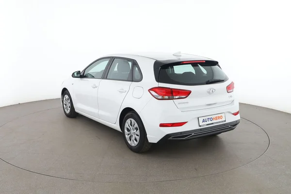 Hyundai i30 (2023) — foto 10 van 16