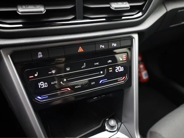 VOLKSWAGEN T-Roc (2023) — foto 8 van 19