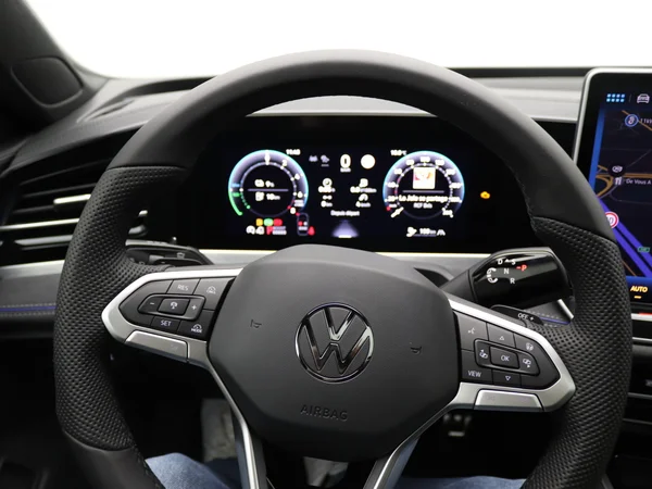 VOLKSWAGEN Passat Variant eHybrid (PHEV) (2025) — foto 3 van 25