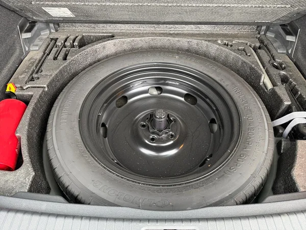 VOLKSWAGEN Tiguan (2018) — foto 15 van 24