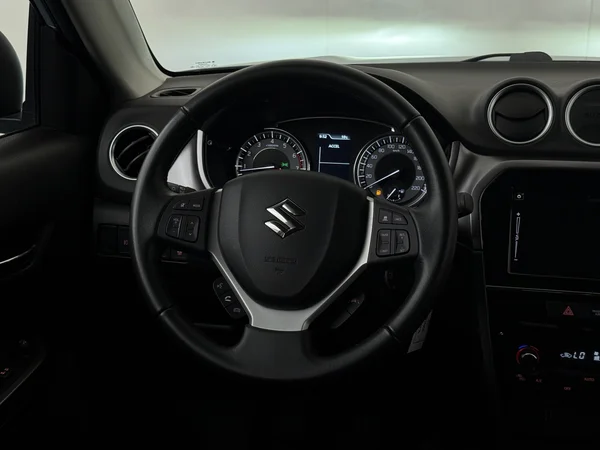 SUZUKI Vitara (2023) — foto 14 van 27