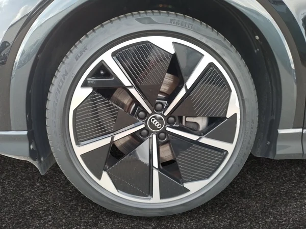 AUDI Q4 e-tron (2021) — foto 21 van 25