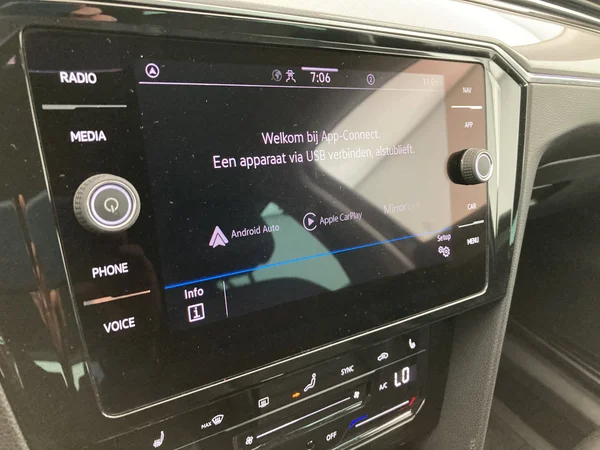 VOLKSWAGEN Passat Variant (2024) — foto 21 van 36